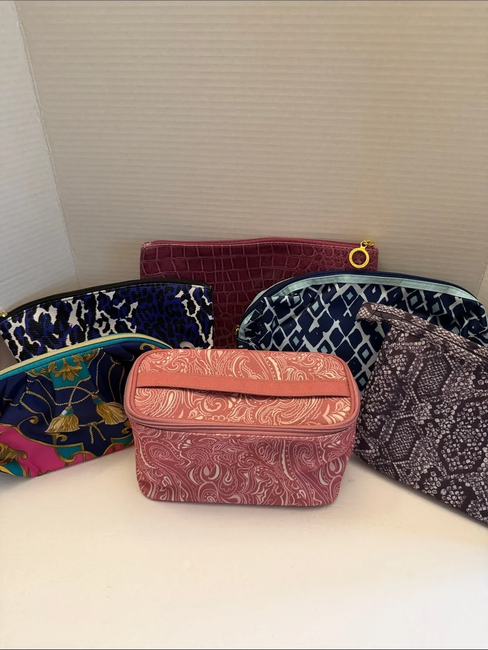 Estée Lauder Bundle of 6 Cosmetic Bags